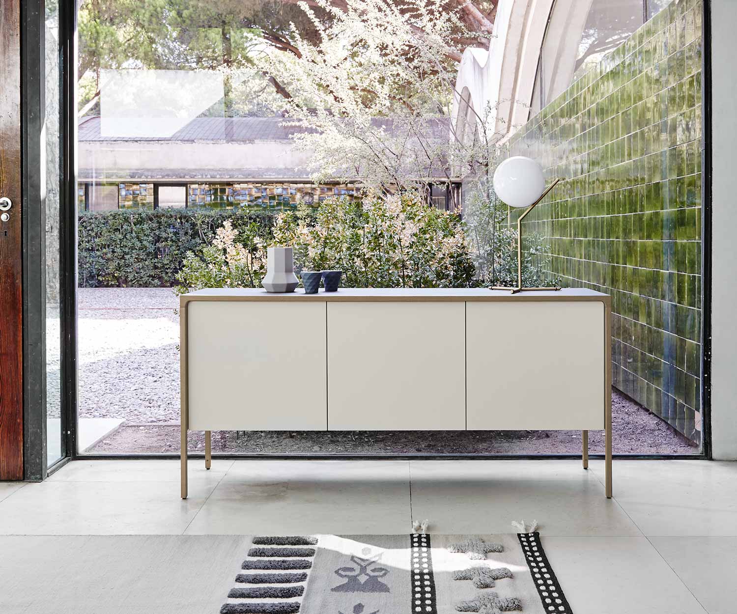 Credenza di design a 3 ante Punt in rovere bianco