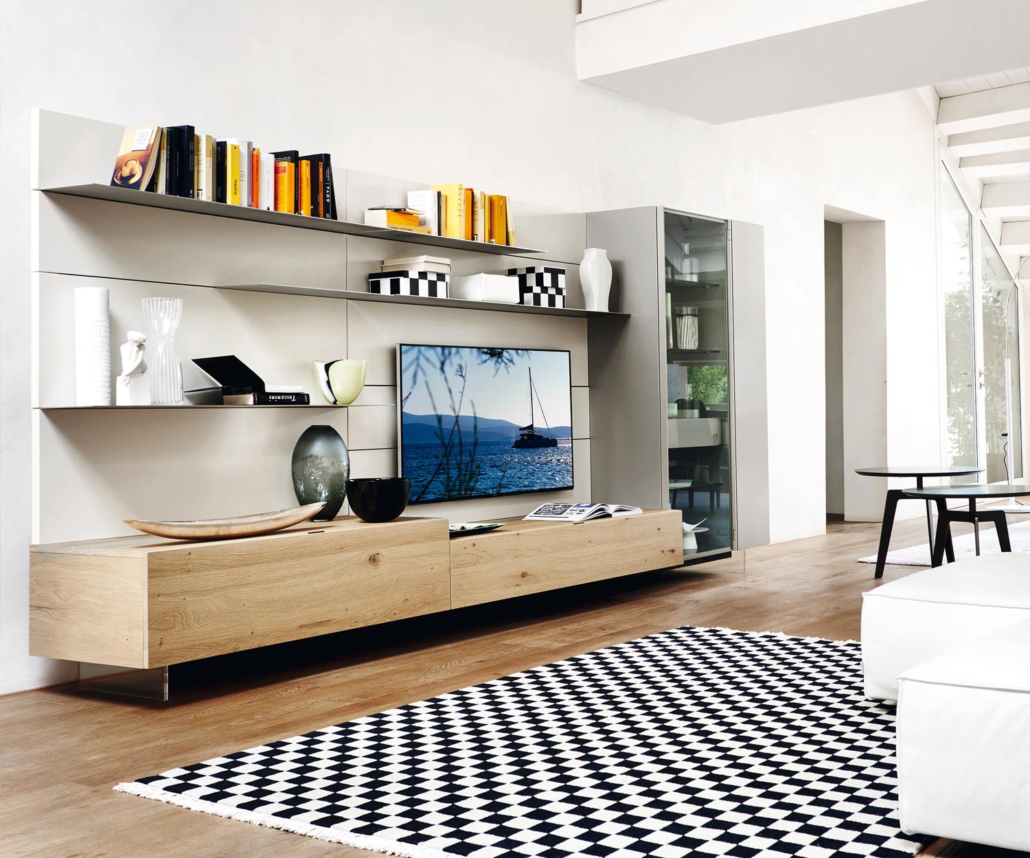 Zoccolo galleggiante di design per TV di design in legno realizzato da Livitalia